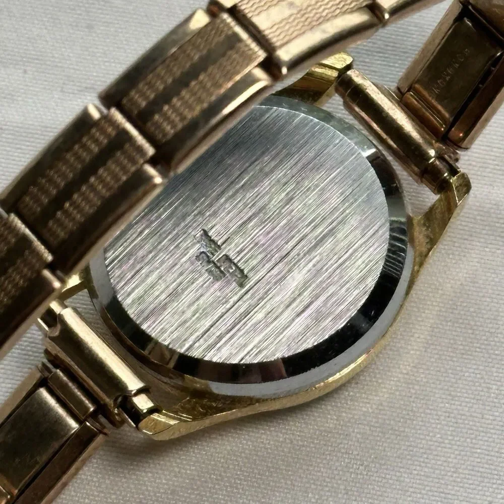 Vintage Chateau Swiss Manual Wind Wristwatch Gold Tone Works 28mm